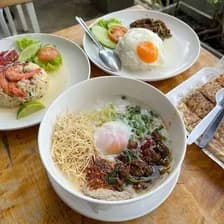 Breakfast dishes pictured in the brochure; meals are extra for the KL promotion
